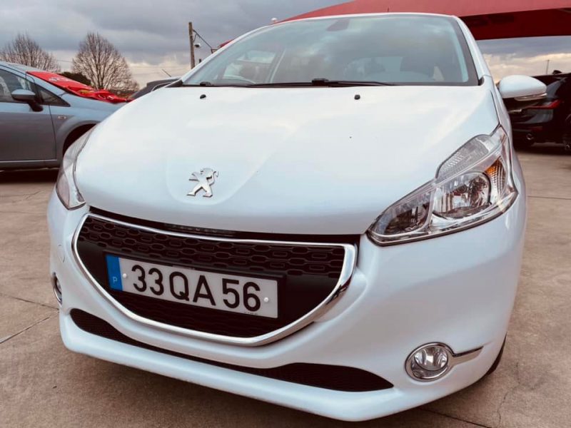 Peugeot 208 1.4HDi 5Lugares